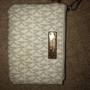 Michael KorsJet Set Small Wristlet
